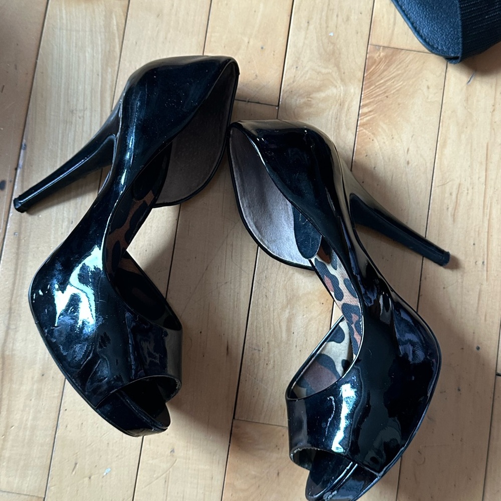 Jessica Simpson Glossy Black Peep-Toe Heels